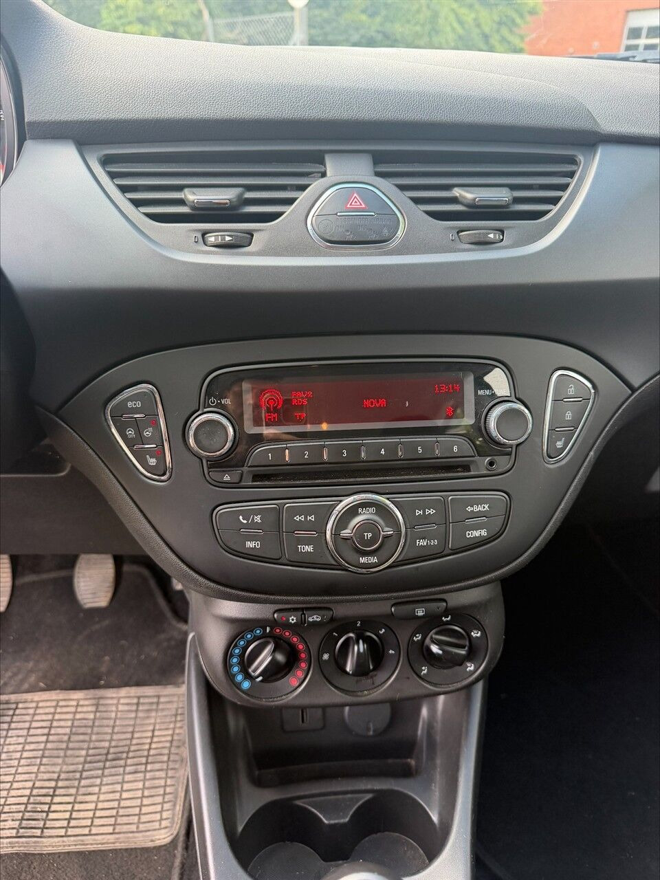 Grå Opel Corsa fra 2017