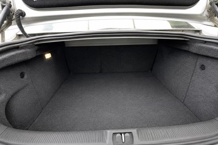 Sølv Peugeot 407 fra 2005