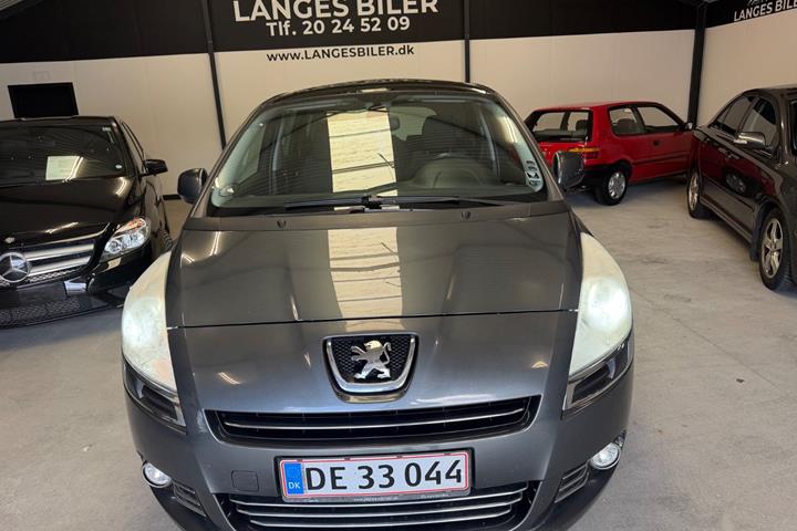 Grå Peugeot 5008 fra 2010