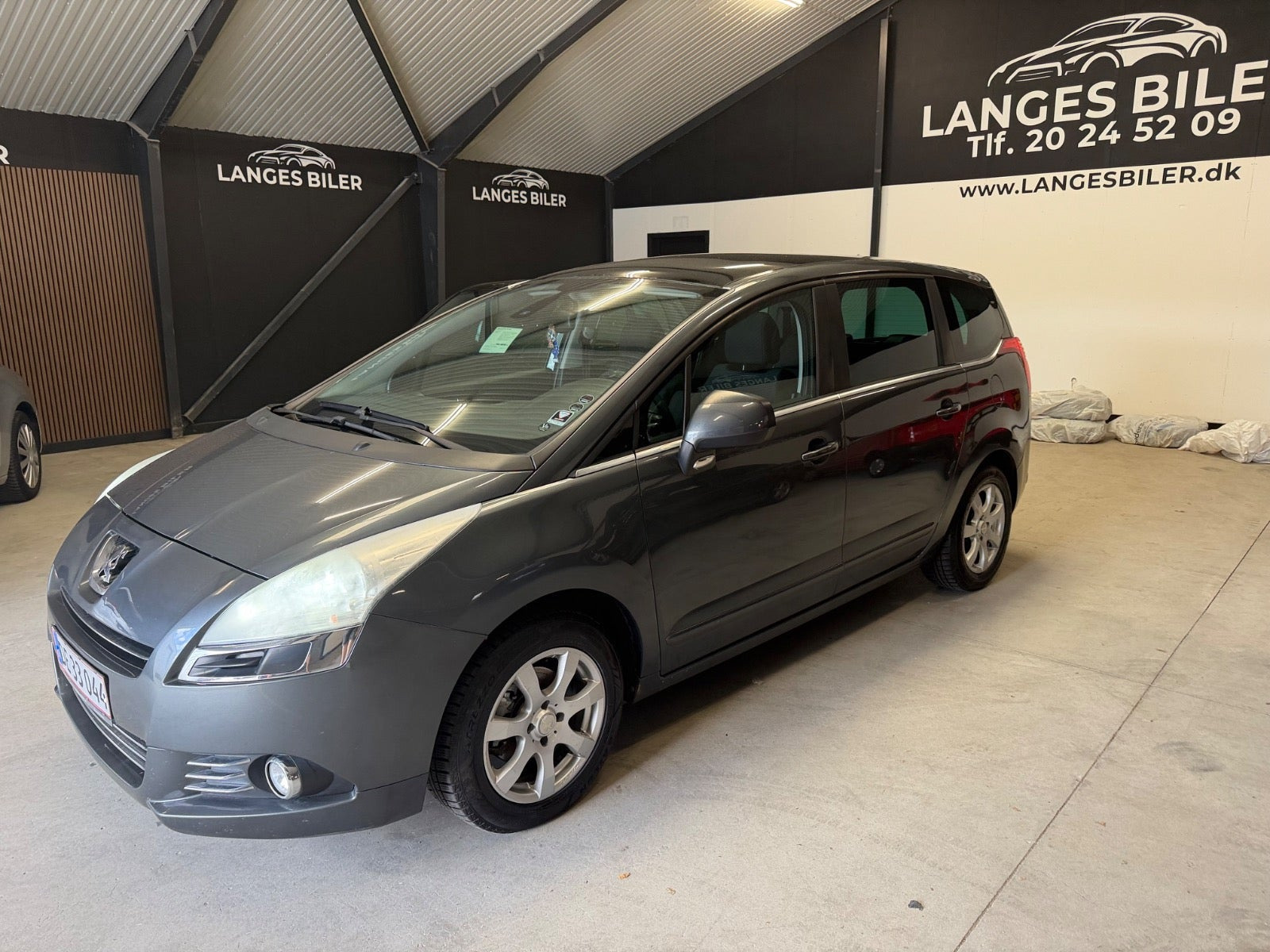 Grå Peugeot 5008 fra 2010