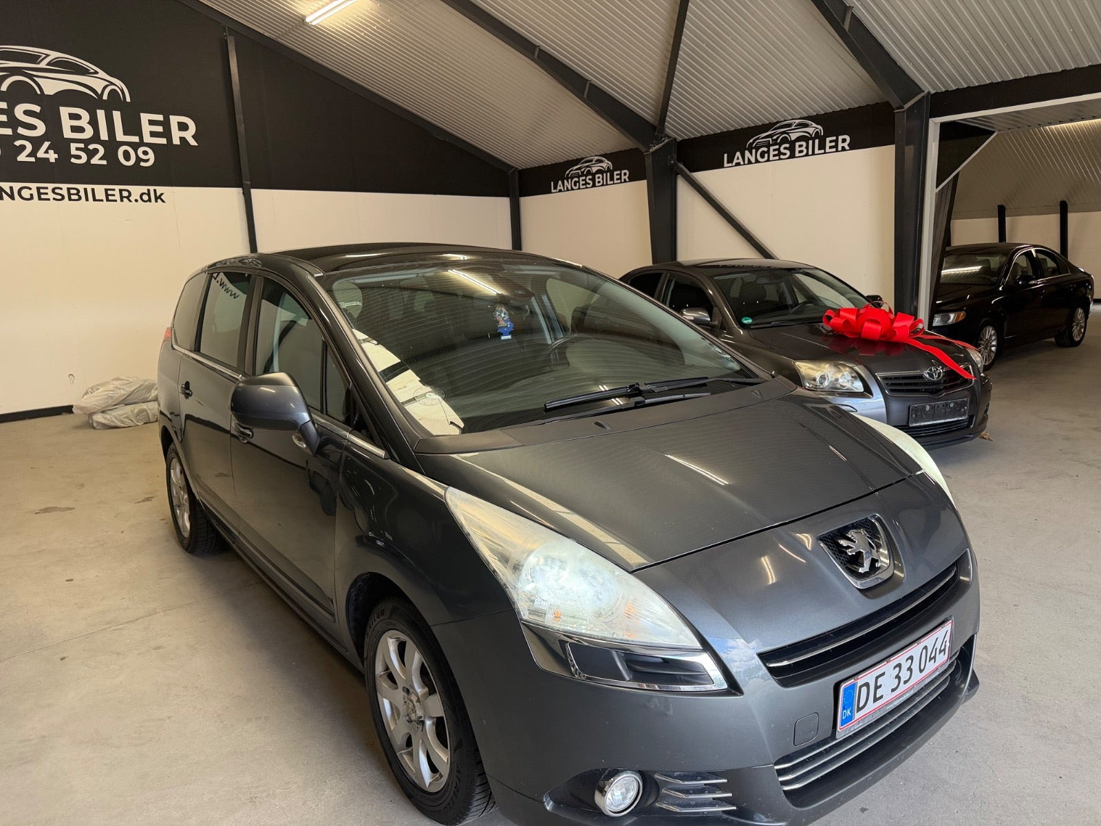 Grå Peugeot 5008 fra 2010