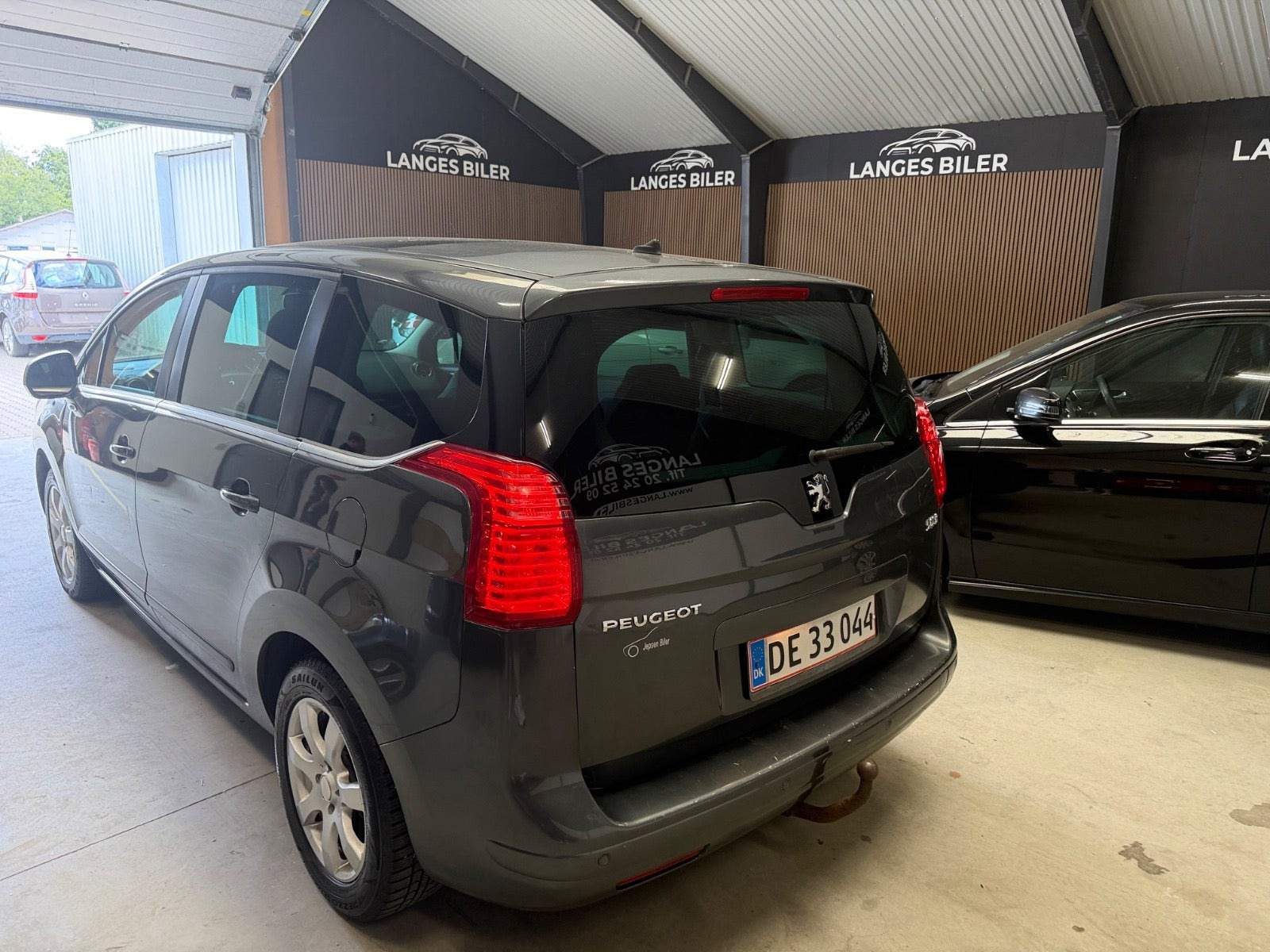 Grå Peugeot 5008 fra 2010