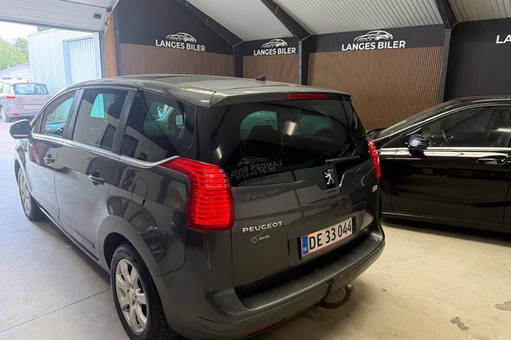 Grå Peugeot 5008 fra 2010