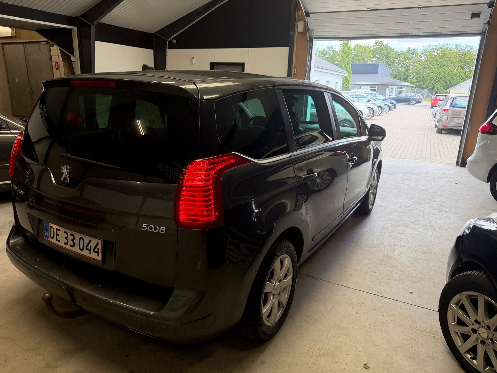 Grå Peugeot 5008 fra 2010