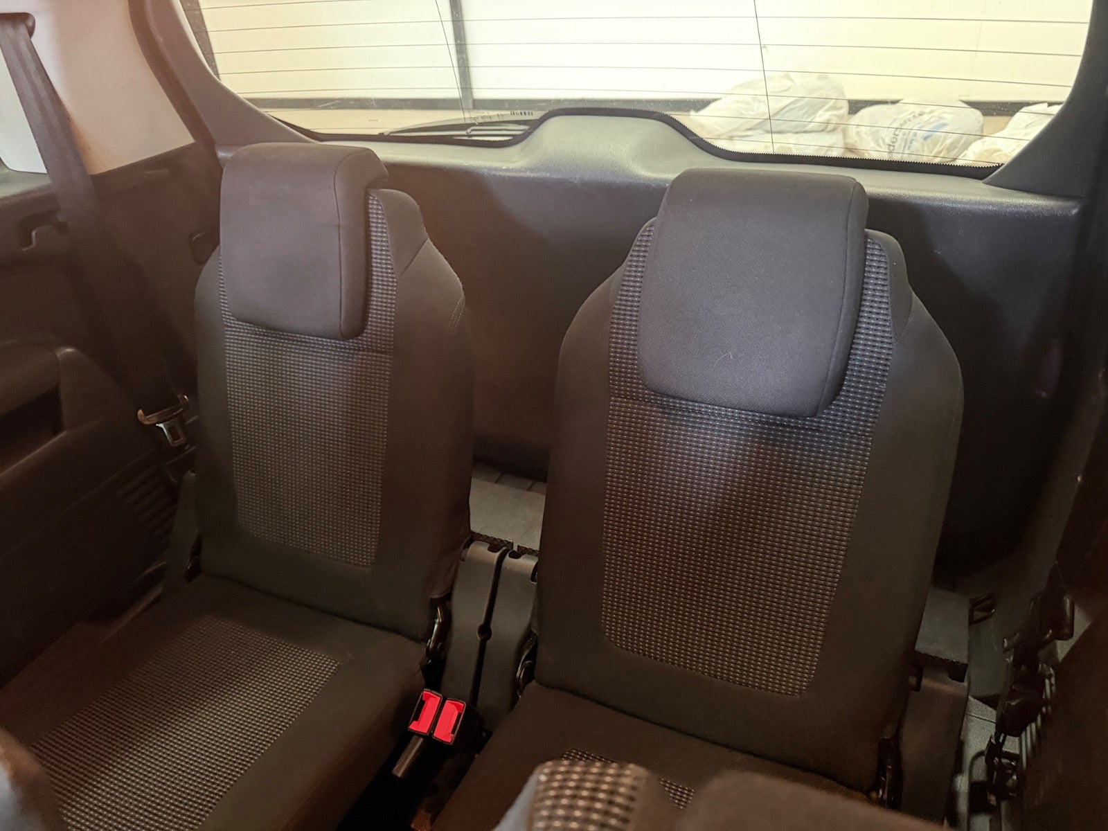 Grå Peugeot 5008 fra 2010