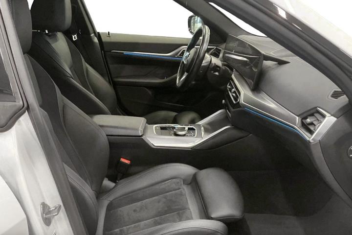 Hvid BMW i4 fra 2024