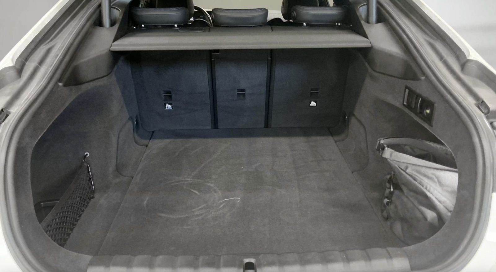 Hvid BMW i4 fra 2024