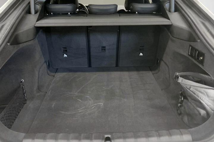 Hvid BMW i4 fra 2024
