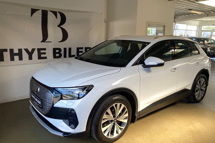 Hvid Audi Q4 e-tron fra 2023 set udefra