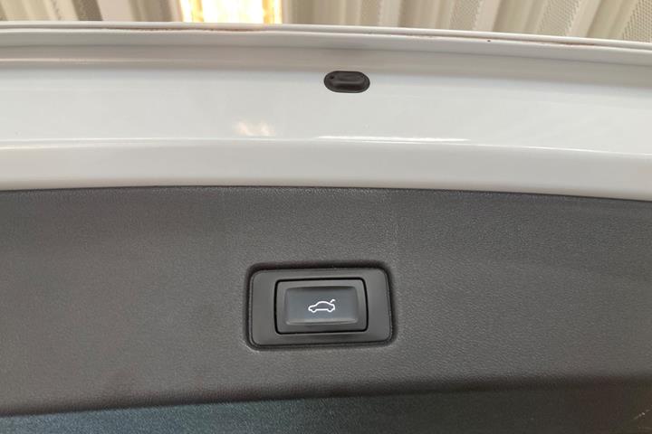 Hvid Audi Q4 e-tron fra 2023
