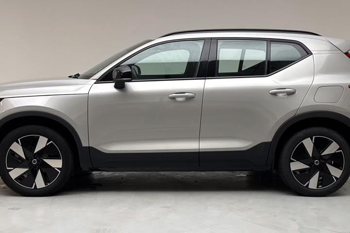Sølv Volvo XC40 fra 2024