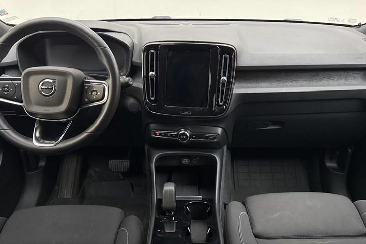 Sølv Volvo XC40 fra 2024