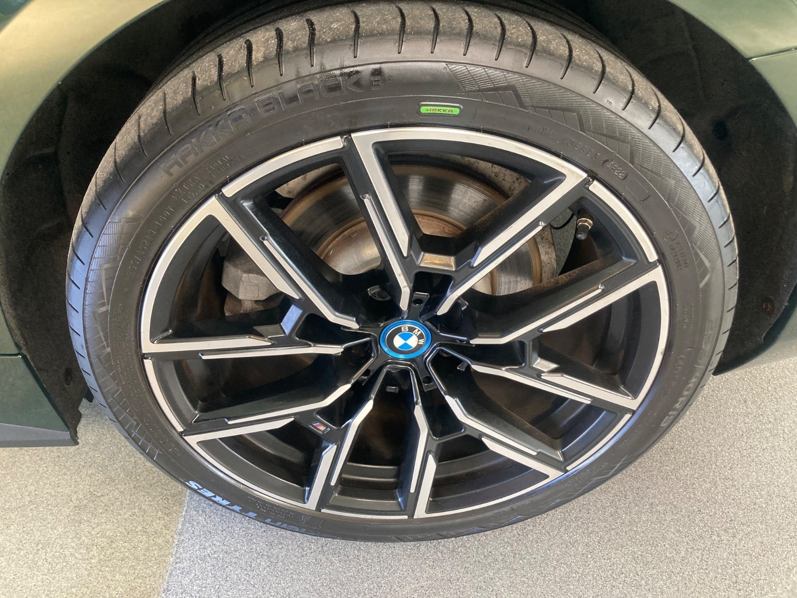 Grøn BMW i4 fra 2023