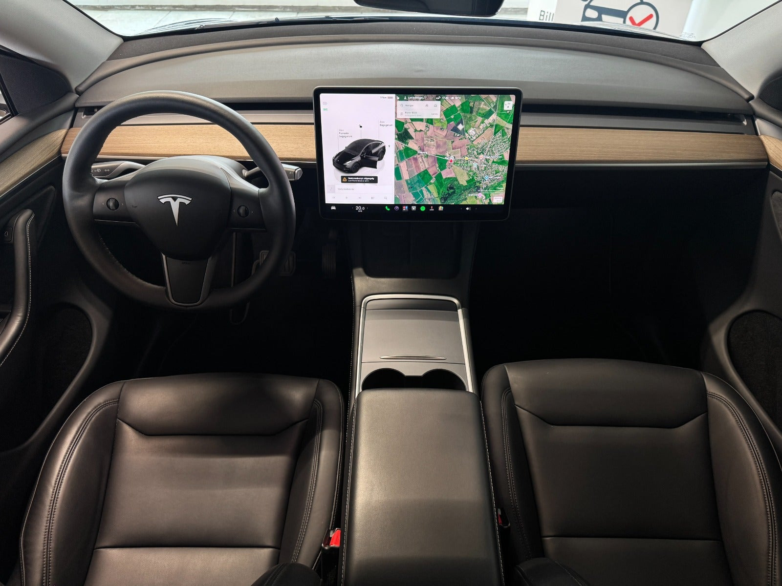 Sort Tesla Model Y fra 2024