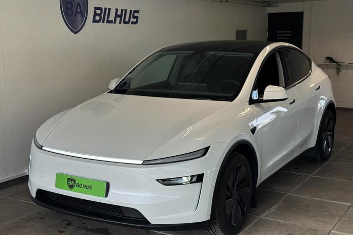 Hvid Tesla Model Y fra 2025