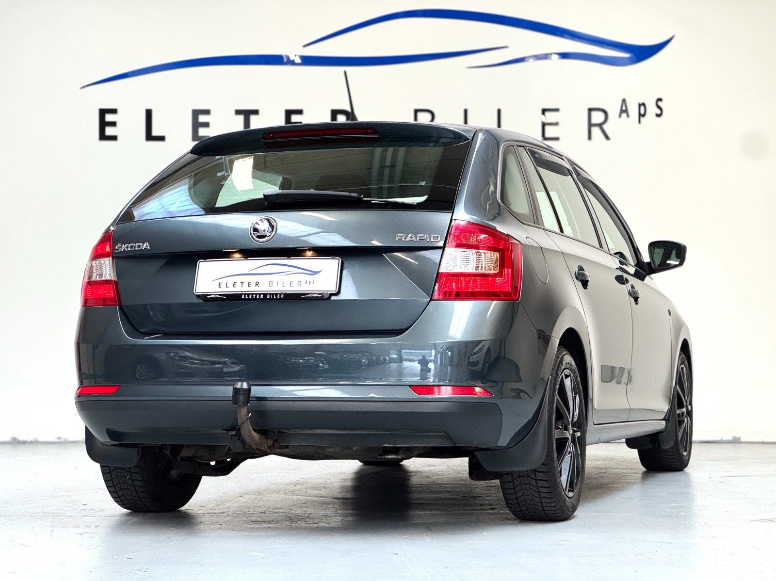 Grå Skoda Rapid fra 2015