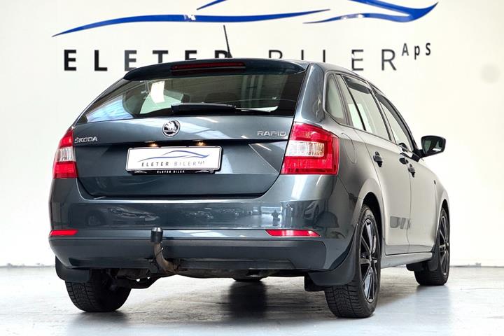 Grå Skoda Rapid fra 2015