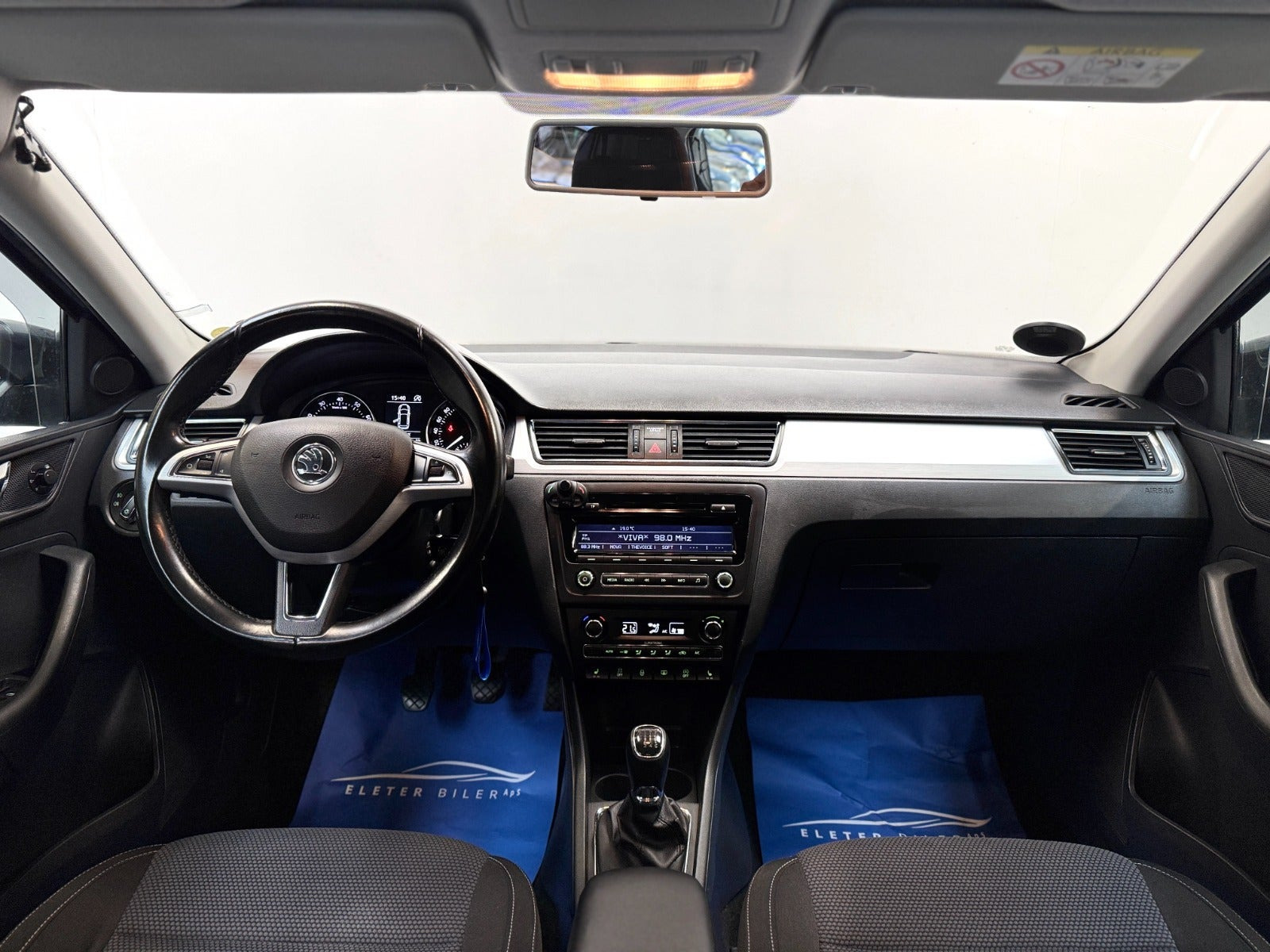Grå Skoda Rapid fra 2015