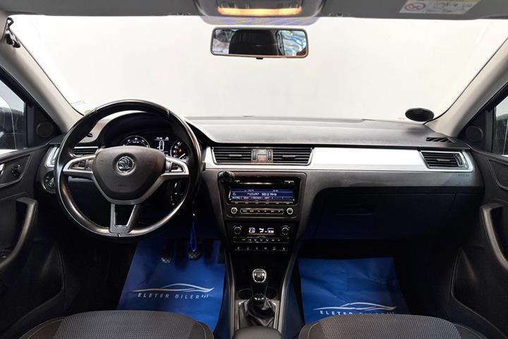 Grå Skoda Rapid fra 2015