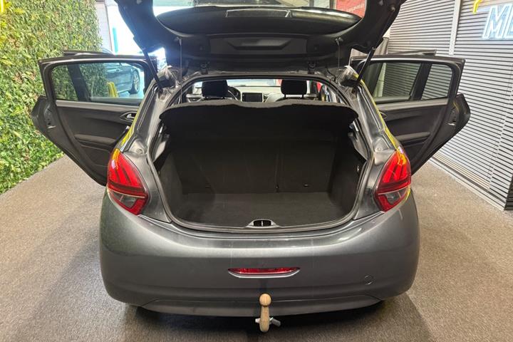 undefined Peugeot 208 fra 2016