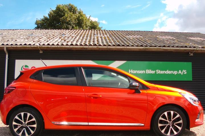 Orange Renault Clio V fra 2020
