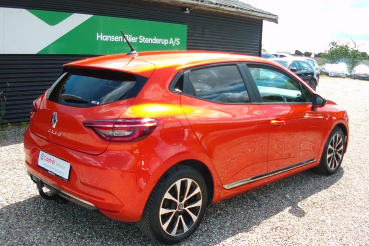Orange Renault Clio V fra 2020
