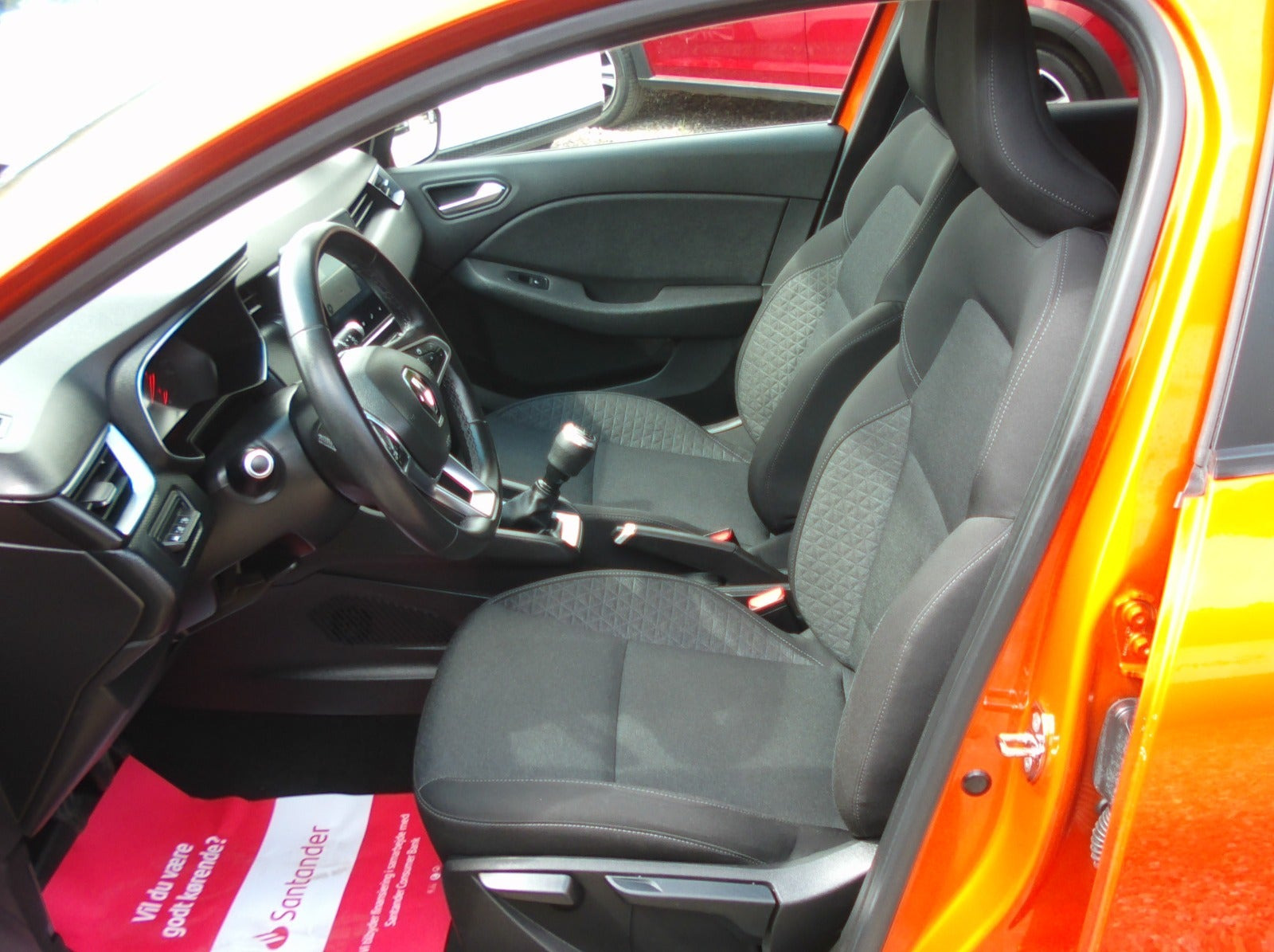 Orange Renault Clio V fra 2020