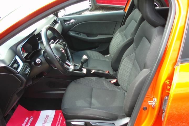 Orange Renault Clio V fra 2020