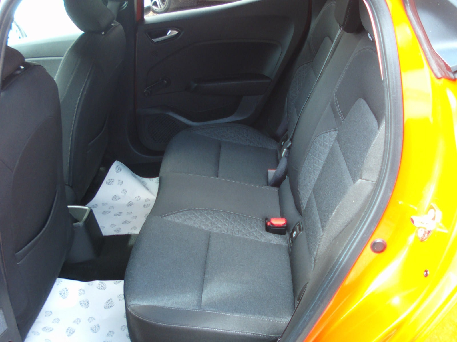 Orange Renault Clio V fra 2020