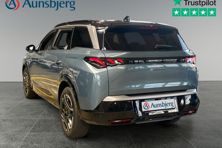 Blå Peugeot e-5008 fra 2025
