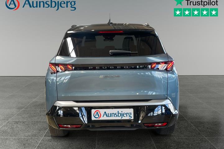 Blå Peugeot e-5008 fra 2025