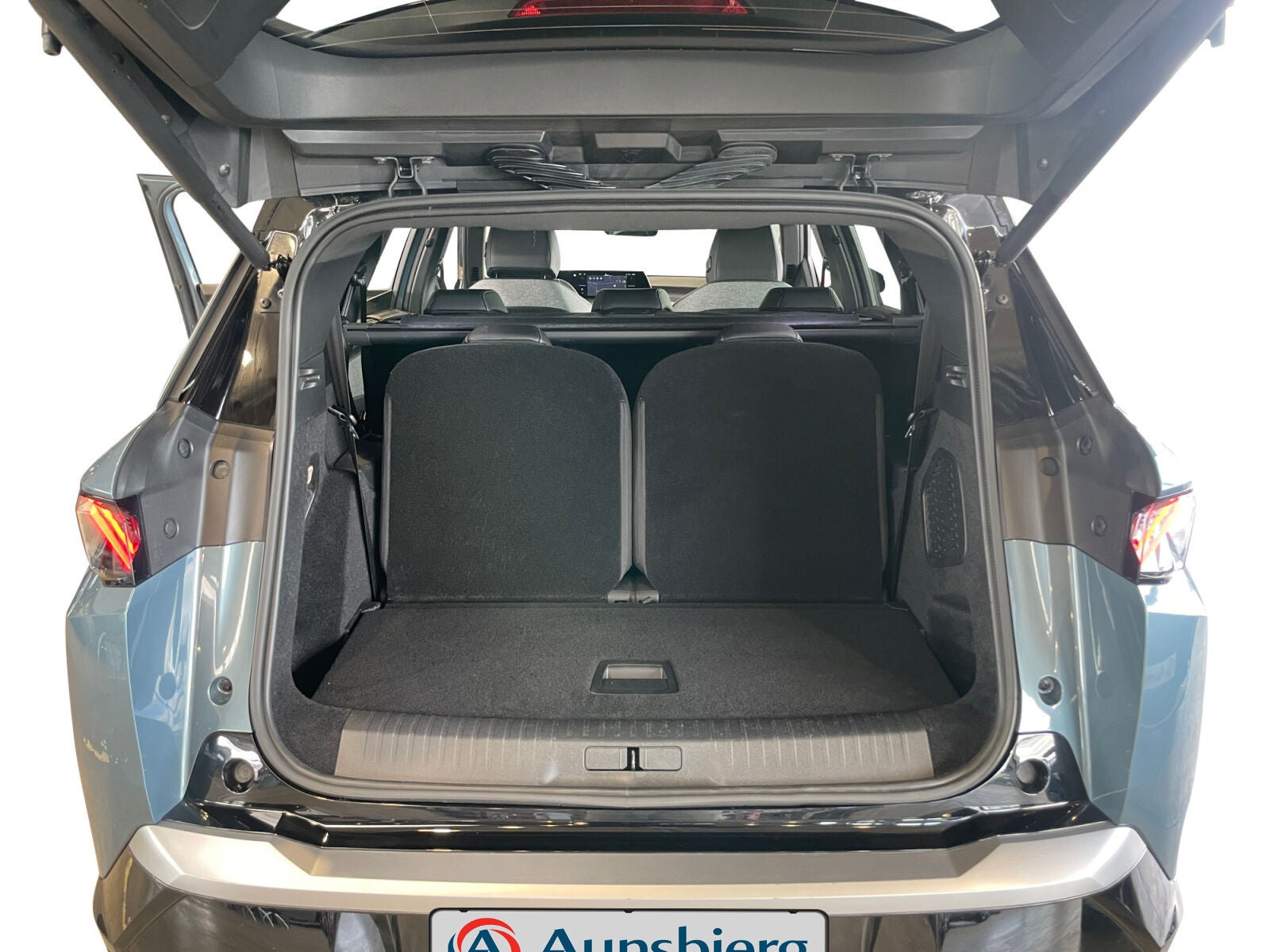 Blå Peugeot e-5008 fra 2025
