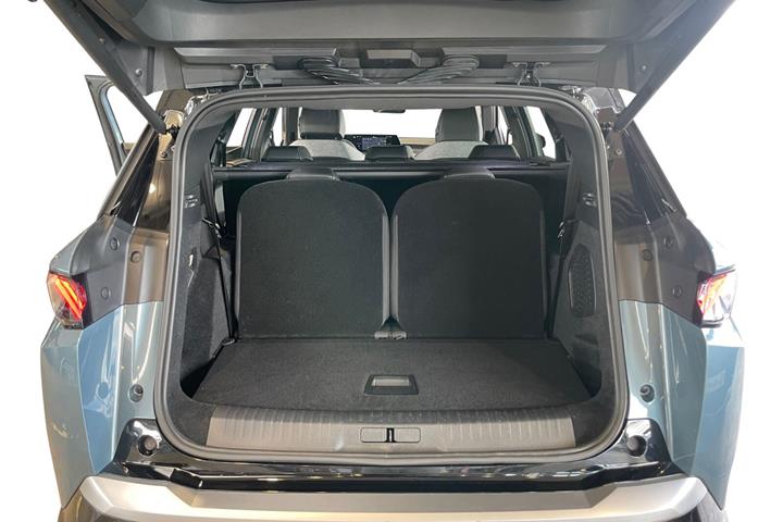 Blå Peugeot e-5008 fra 2025