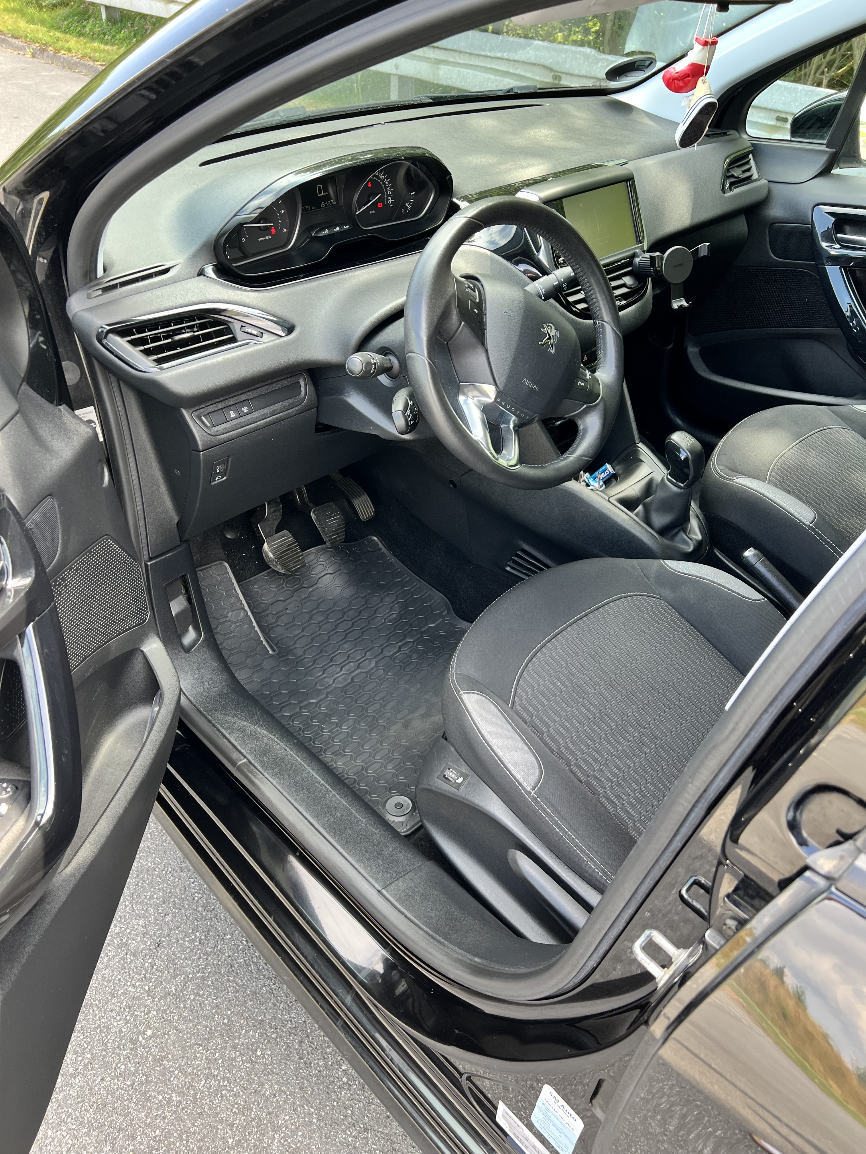 Sort Peugeot 208 fra 2016