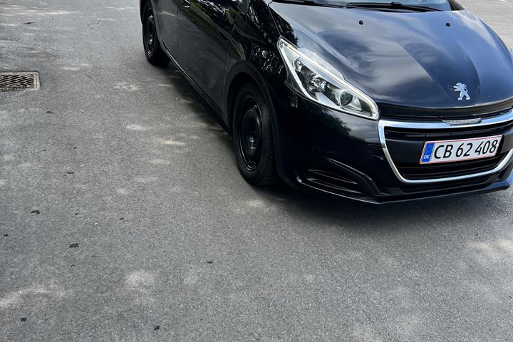 Sort Peugeot 208 fra 2016