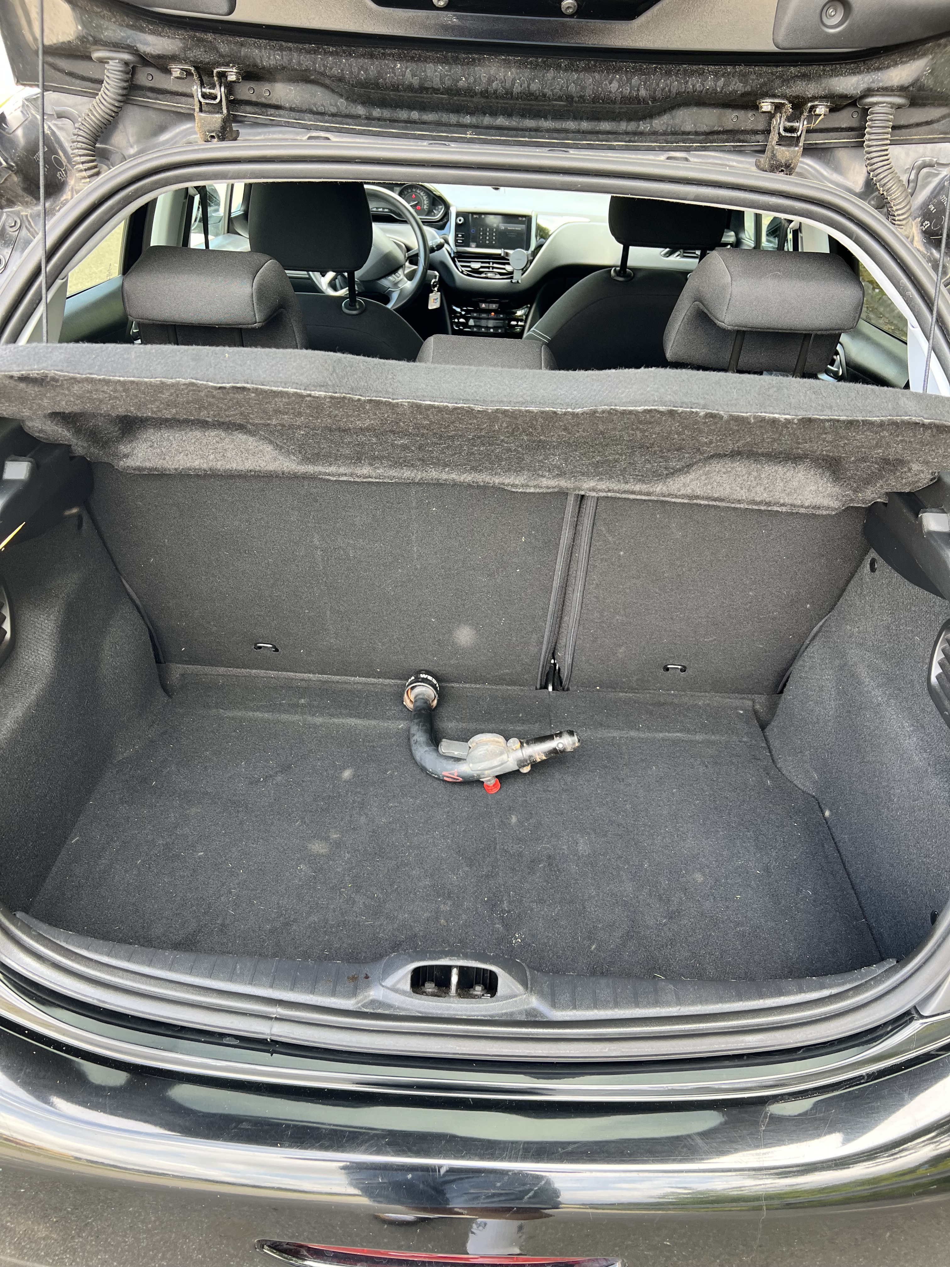 Sort Peugeot 208 fra 2016
