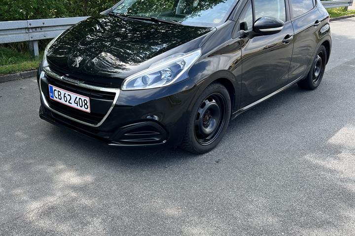 Sort Peugeot 208 fra 2016