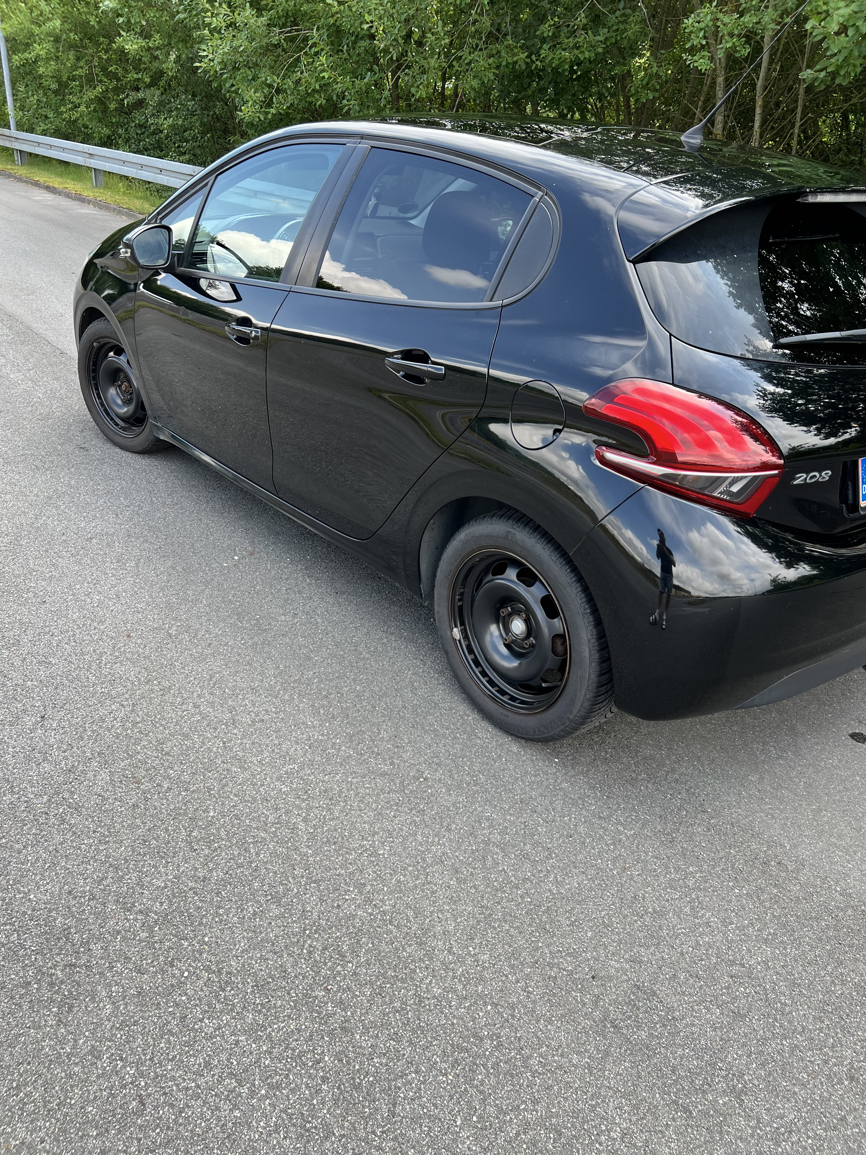 Sort Peugeot 208 fra 2016