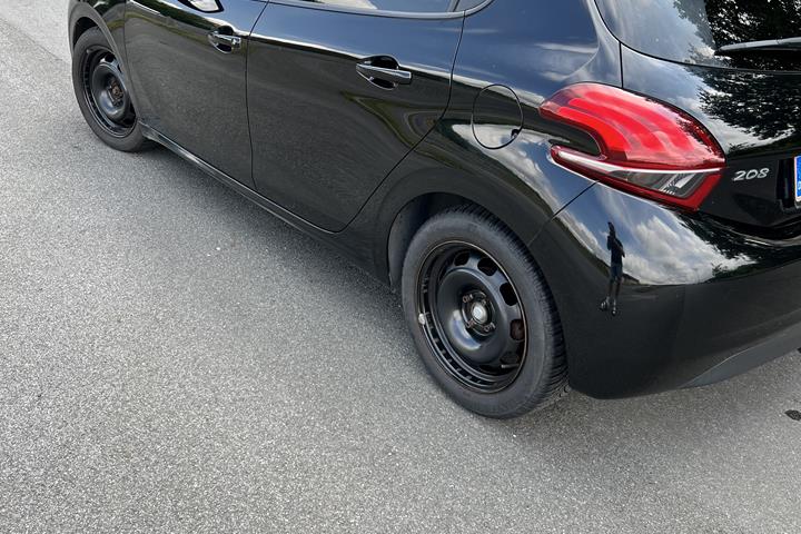 Sort Peugeot 208 fra 2016