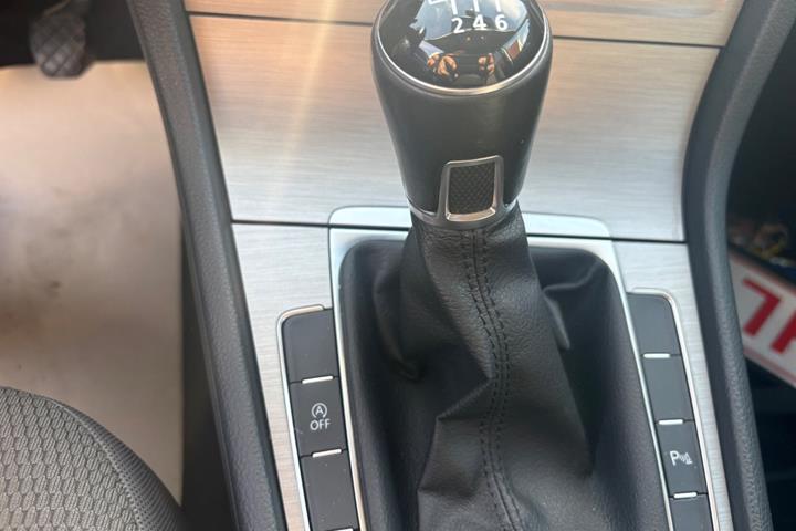 Sort VW Golf VII fra 2015