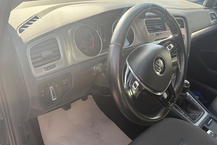 Sort VW Golf VII fra 2015