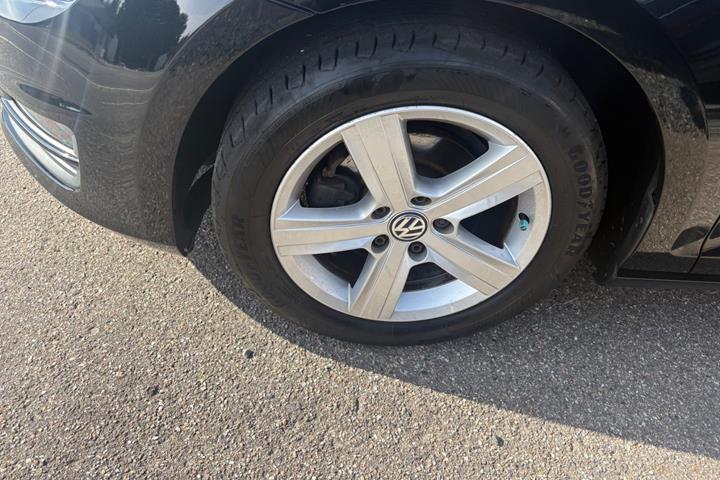 Sort VW Golf VII fra 2015