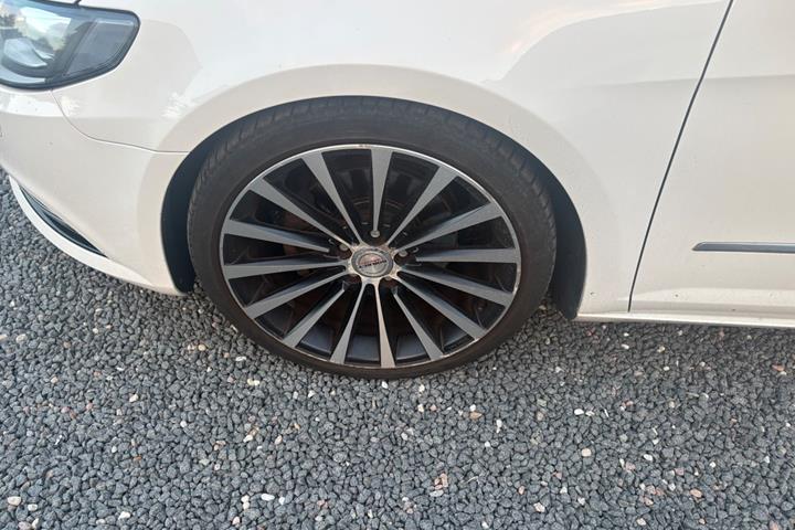 Hvid VW CC fra 2014
