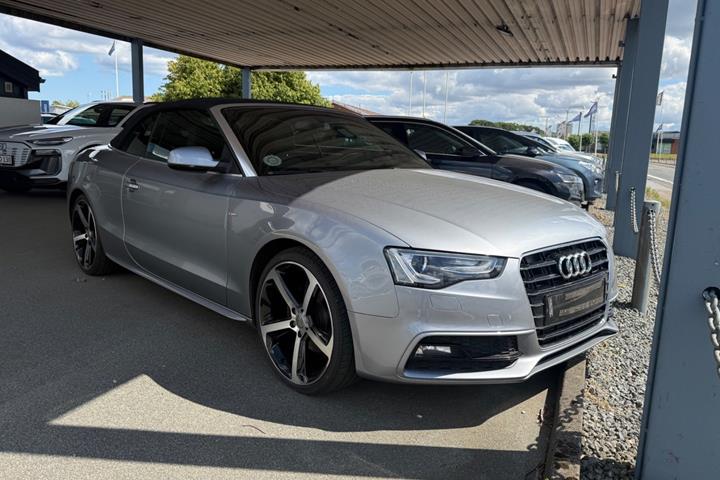 Grå Audi A5 fra 2015