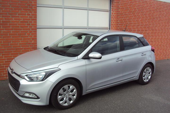 Sølv Hyundai i20 fra 2018