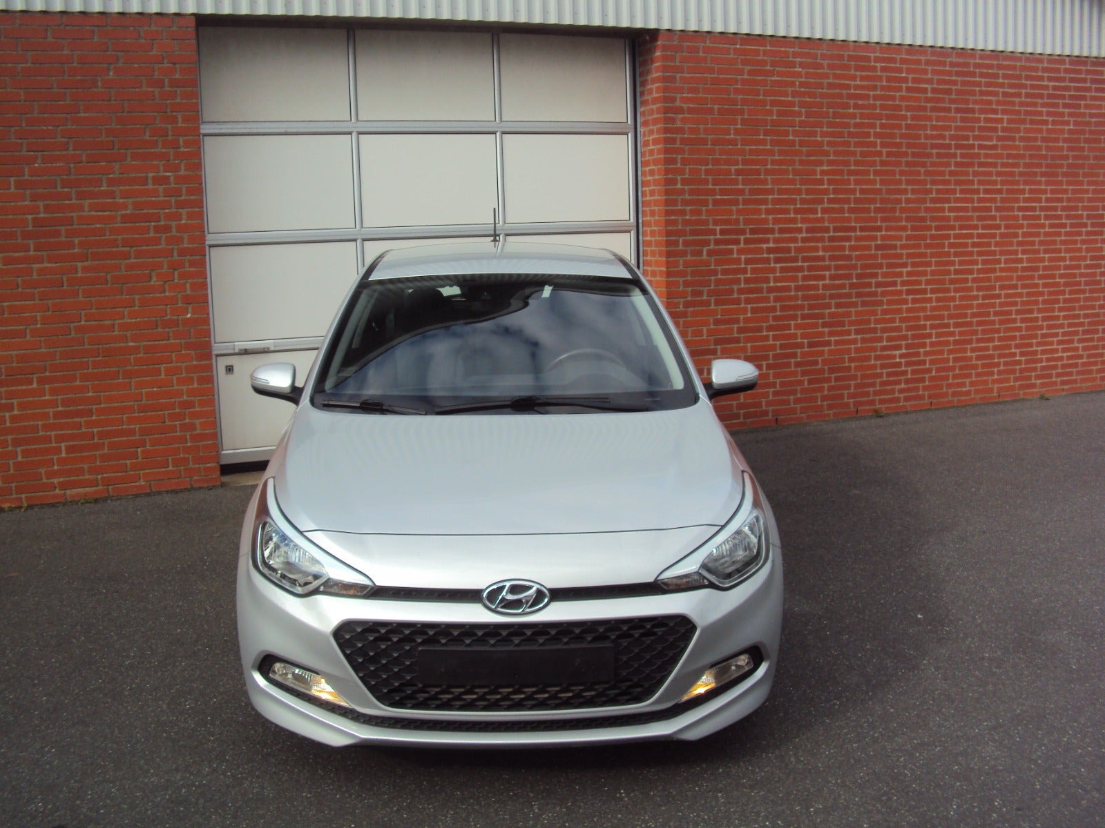 Sølv Hyundai i20 fra 2018