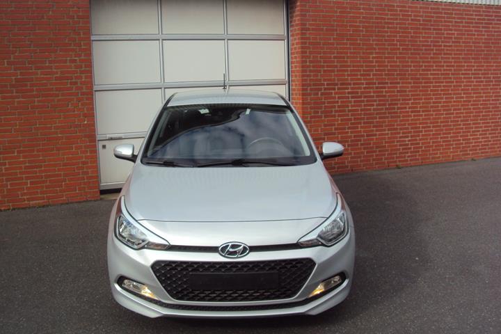 Sølv Hyundai i20 fra 2018