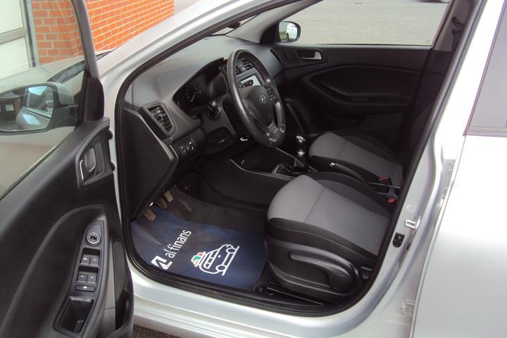 Sølv Hyundai i20 fra 2018