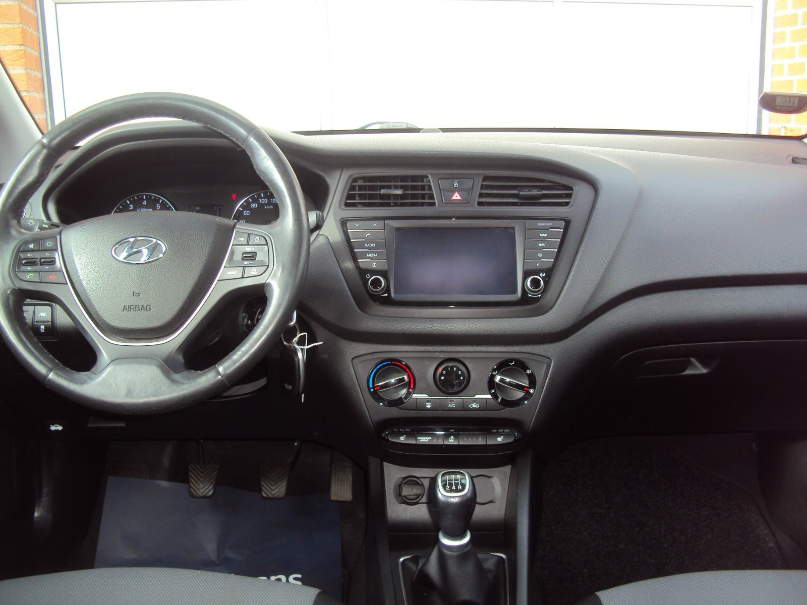 Sølv Hyundai i20 fra 2018