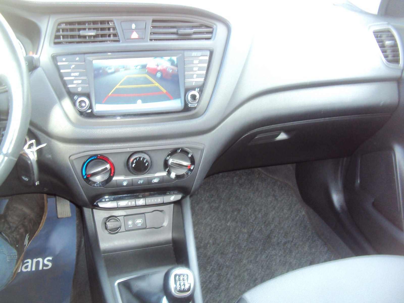 Sølv Hyundai i20 fra 2018